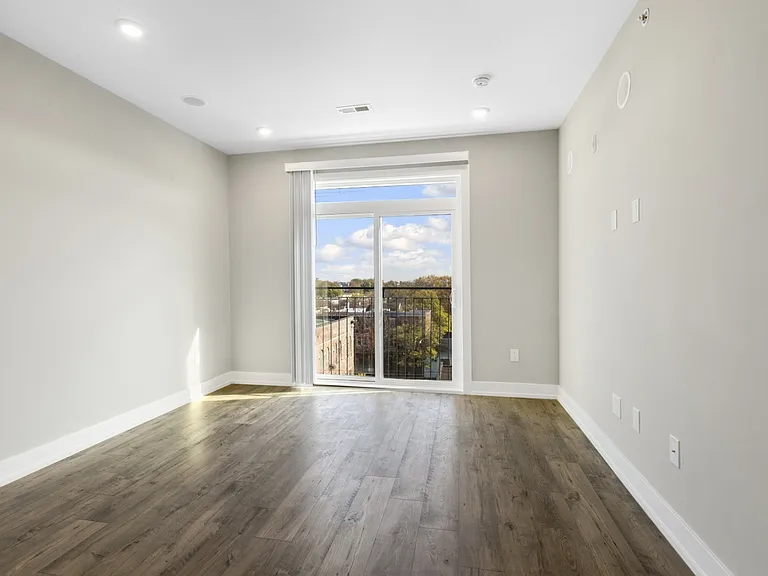 2209 N Broad St — Photo 10