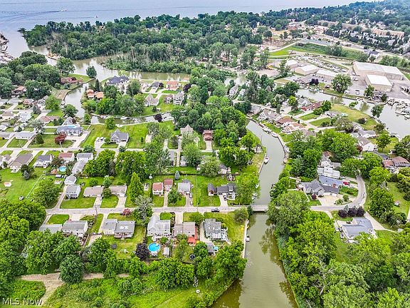 3rd image of 35638 Admiral Dr