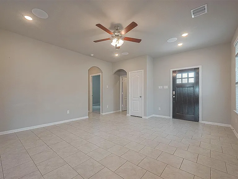 7446 French Quarter Ct — Photo 5