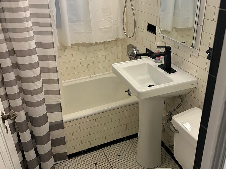 3246 Girard Ave S #102 — Photo 8