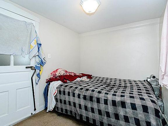 5th image of 4834 W Cornelia Ave
