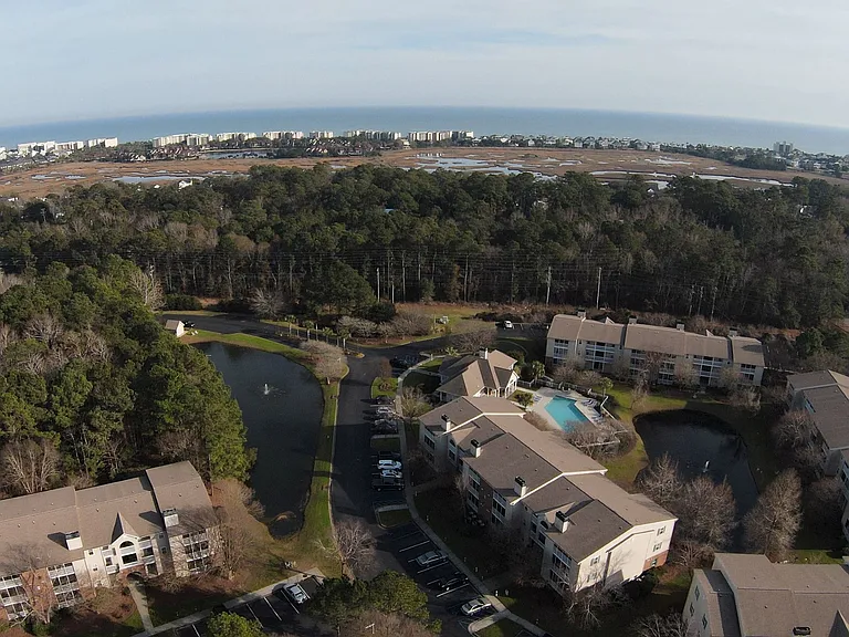 Litchfield Oaks Apartments — Photo 34