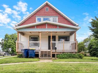 612 E 8th St, Vinton, IA 52349