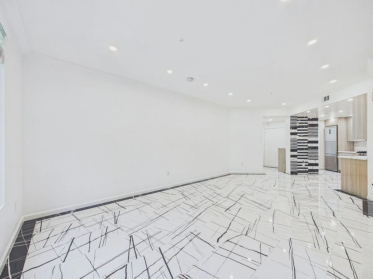 Building Photo - 300 Caldecott Ln #206