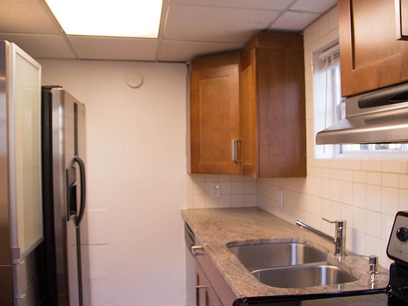 Kitchen (refrigerator, dishwasher)