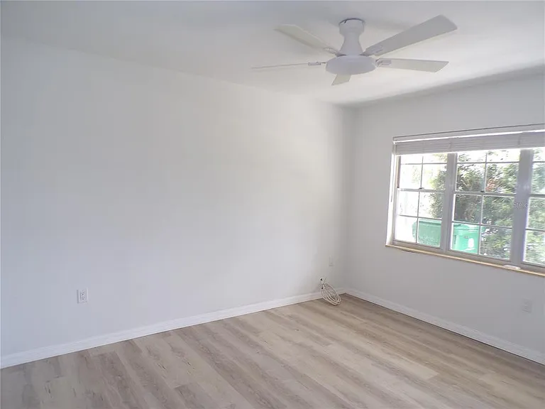 421 Orchid Dr — Photo 5