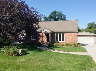 1798 Beverly Ave, Sylvan Lake, MI 48320