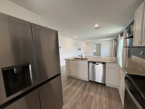 97 Staggerbush St, Freeport, FL 32439