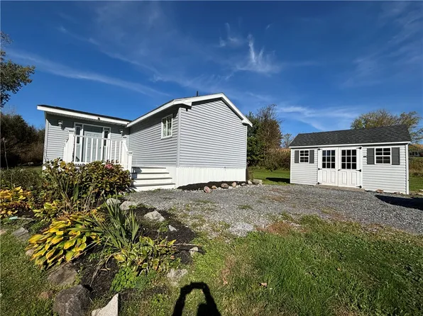 10689 Slayton Rd, Port Byron, NY 13140