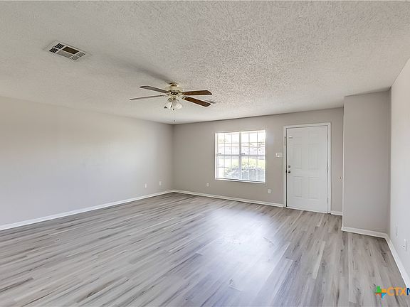 3rd image of 2806 Windfield Dr