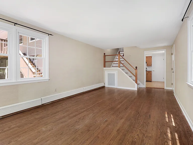 182 Weaver St — Photo 20