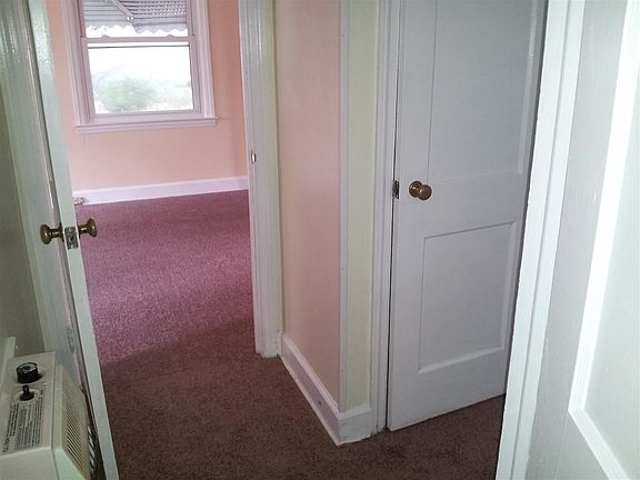 4th image of 203 Peachtree Cir