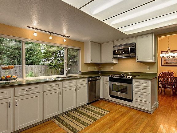 4th image of 12508 SE 75th Pl