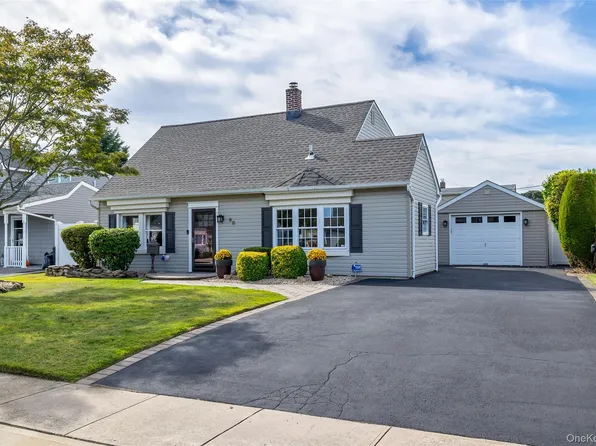 98 Harvest Lane, Levittown, NY 11756
