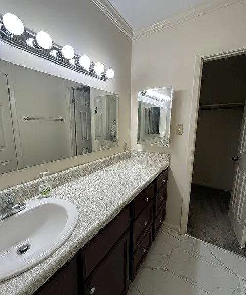 801 Laurel St — Photo 5