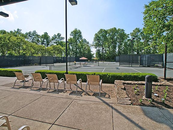 5th image of 5413 Club Dr