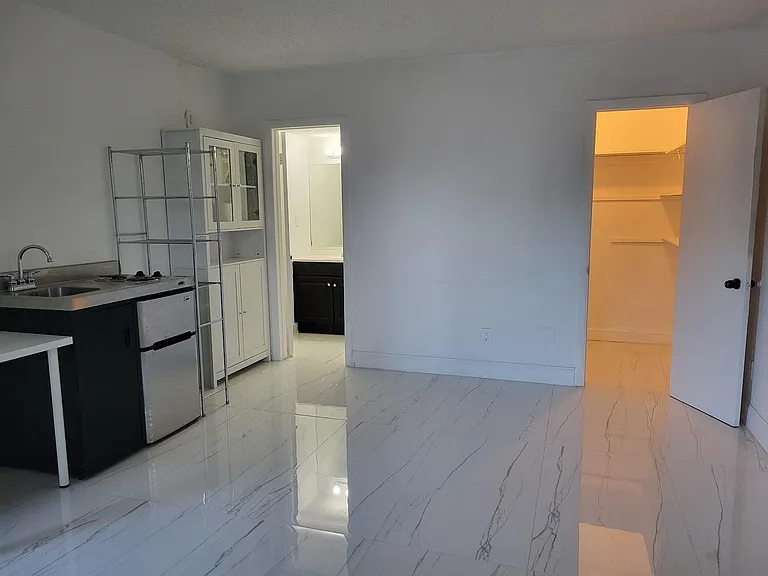 1300 NW 4th Ave #B — Photo 4
