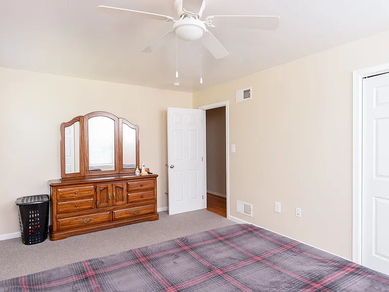 2072 Sheaffer Rd — Photo 22