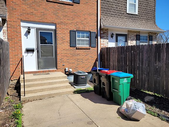 4th image of 8617 W 85th St #8617