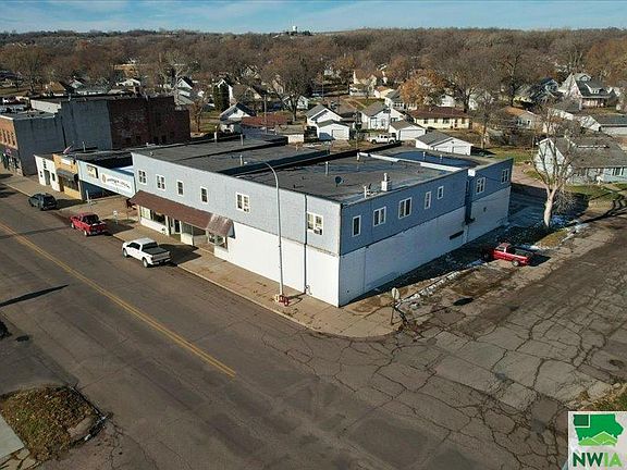3rd image of 4029 Floyd Blvd