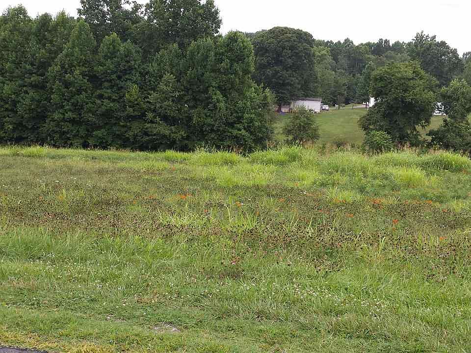 2nd image of 1658 Skyhawk Ln