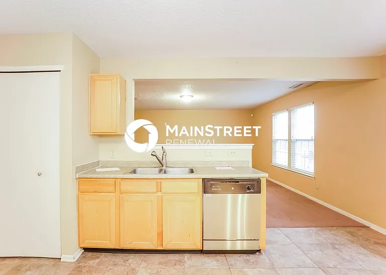 10806 Woods Dr — Photo 9