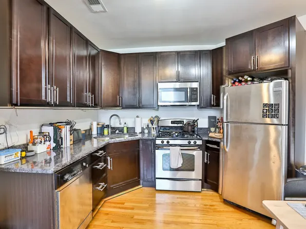 1355 W Ohio St APT 2, Chicago, IL 60642