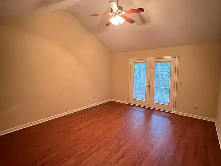 136 Halal Ct — Photo 10