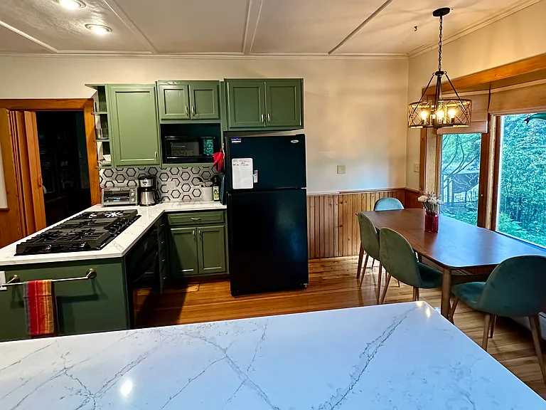Kitchen and breakfast nook / bay window