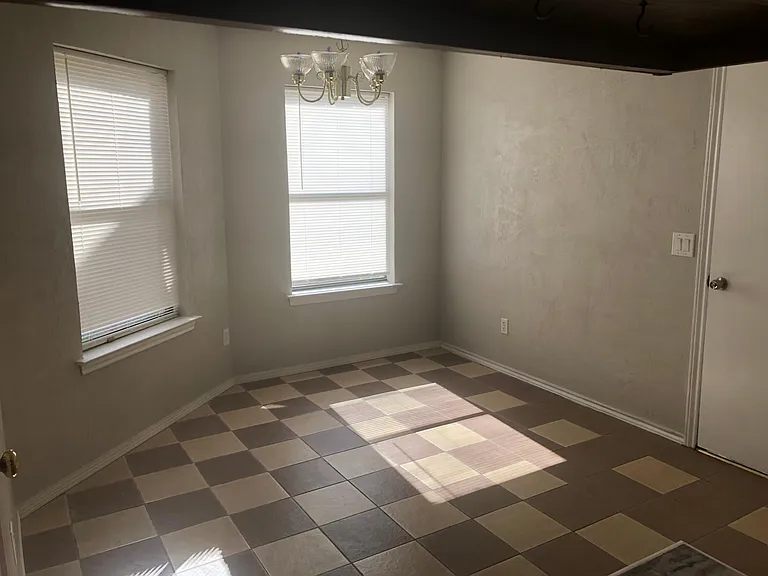 1405 Scott Ct — Photo 5