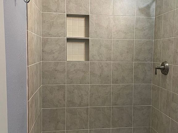 4th image of 922 Fannin St APT 111