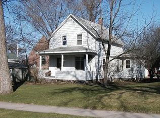 207 E 4th St, Morris, MN 56267