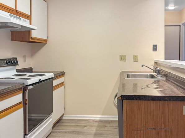 621 Lakefront Cir #621
