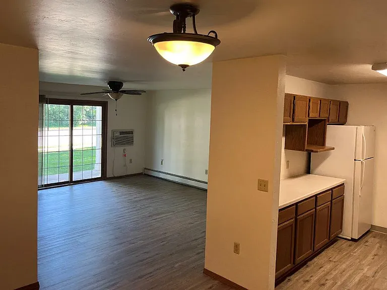 220 W Valley Rd — Photo 10