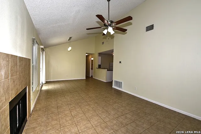 3 bed, 2.0 bath, 1104 sqft, $1,575 — Photo 4