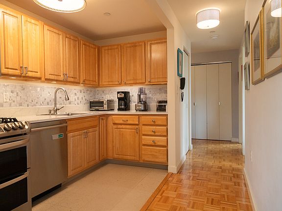 4th image of 130 Bradhurst Ave APT 1001