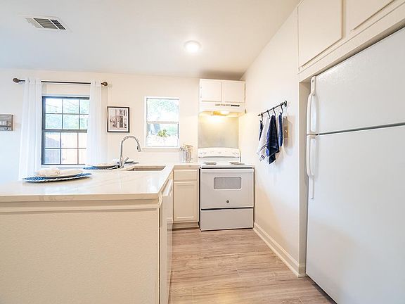2nd image of 5505 Avenue H #B
