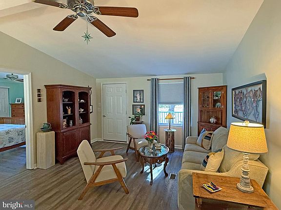 4th image of 21170 M St #M-20