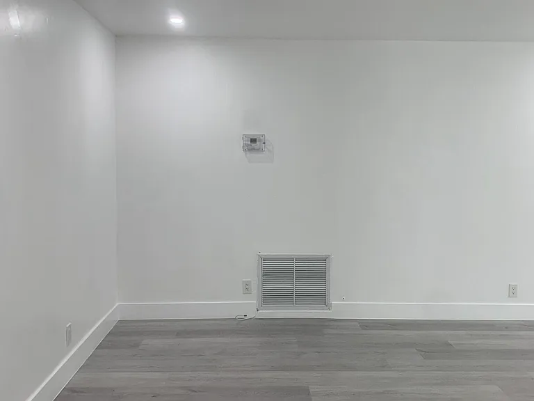 4005 NW 76th Ave — Photo 16