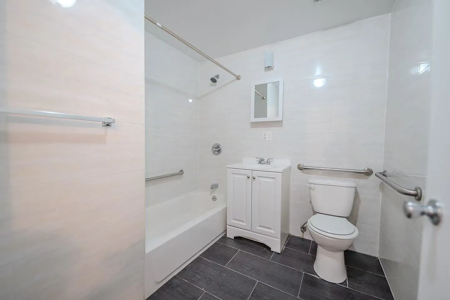 3 bed, 1000 sqft, $3,000 — Photo 4