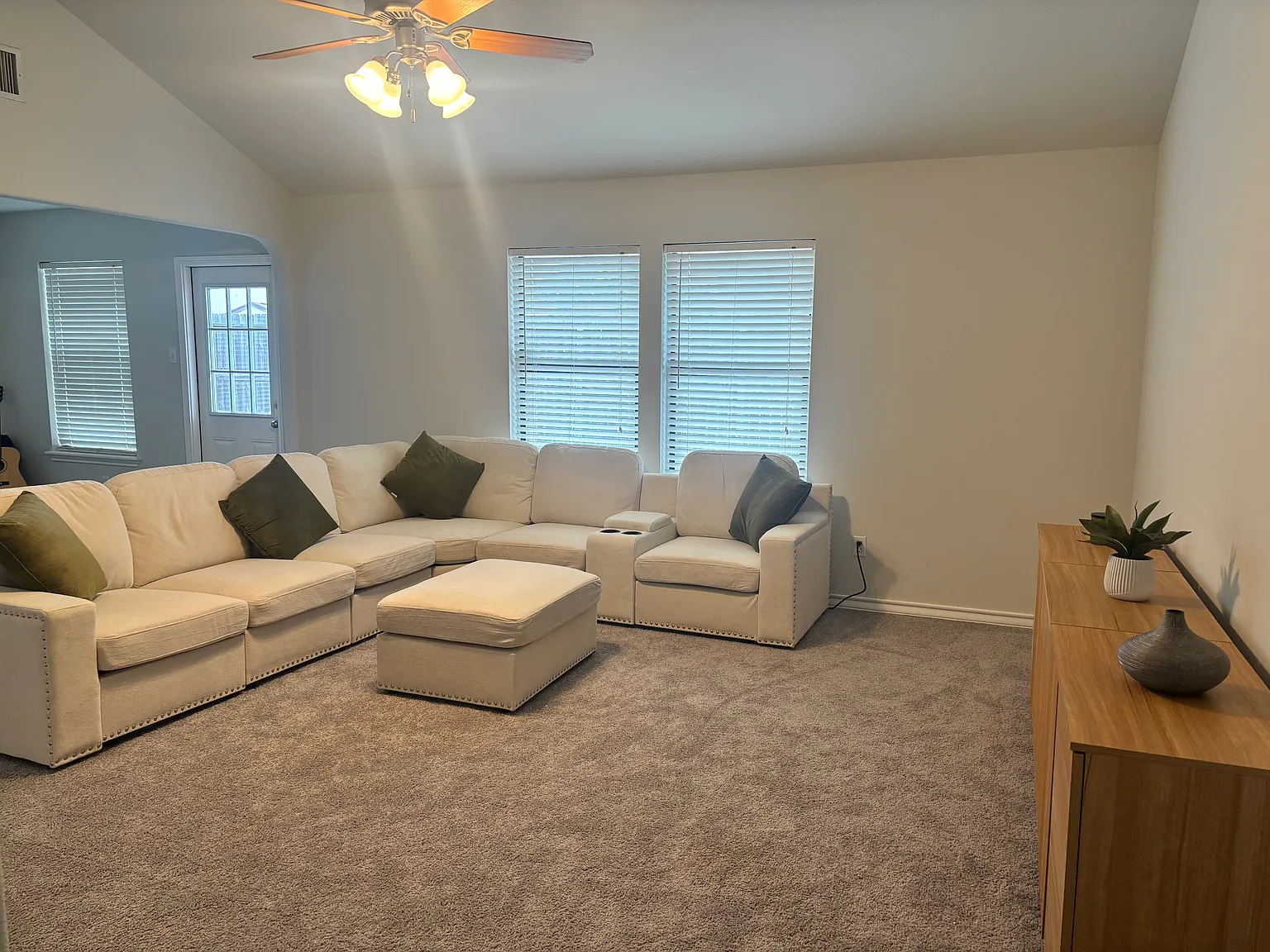 3 bed, 1454 sqft, $750 — Photo 2