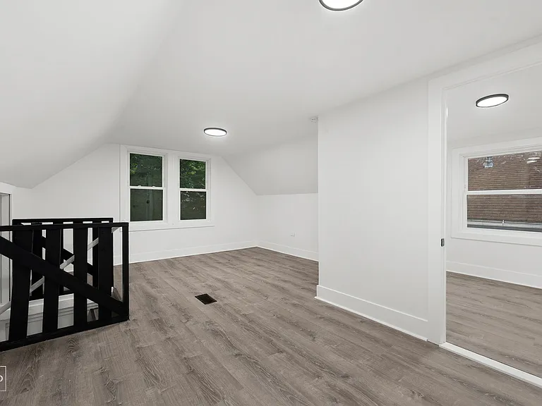 8324 S Kingston Ave — Photo 10