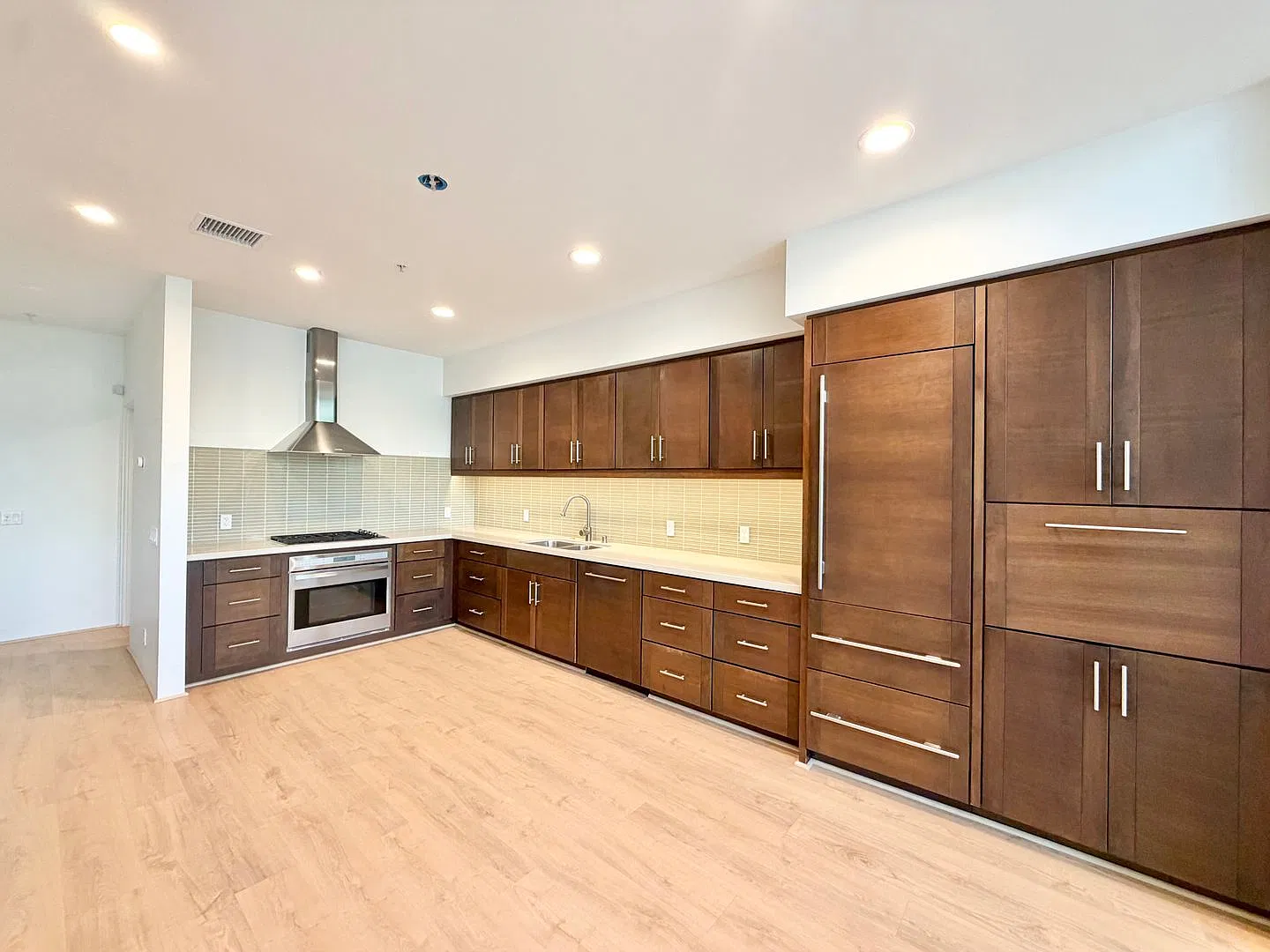 Available Now! Stunning 2 Bed / 2 Bath Loft In Palm Springs! — Photo 3