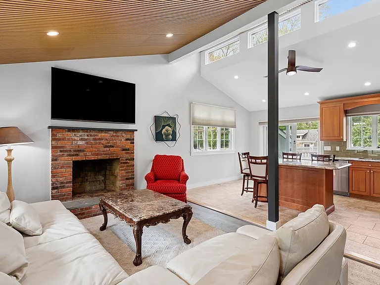 60 Cedar Dr — Photo 4