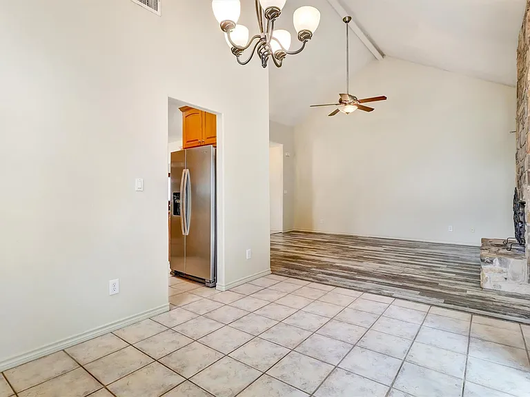 203 Dunkeld Dr — Photo 10