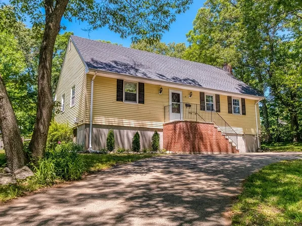 77 Leonard St, Dedham, MA 02026