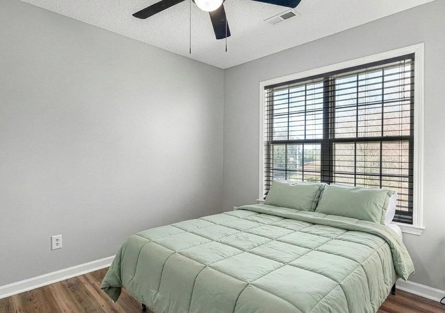 4 bed, 3.0 bath, 1700 sqft, $1,001 — Photo 2