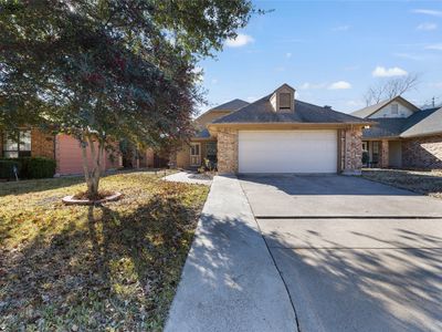 1141 Meadow Park Ln, Grand Prairie, TX, 75052