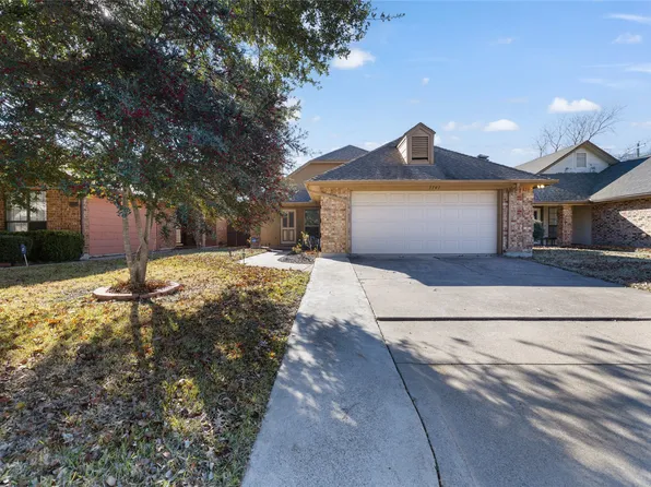 1141 Meadow Park Ln, Grand Prairie, TX 75052