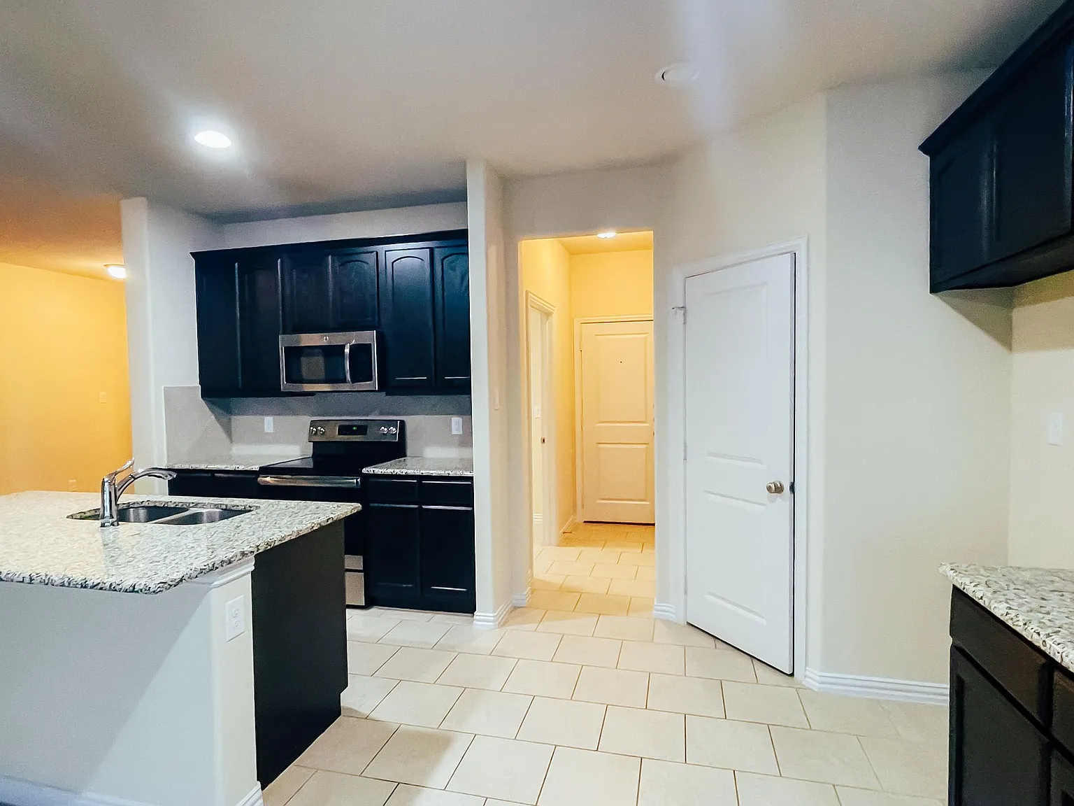 4 bed, 2023 sqft, $2,150 — Photo 1